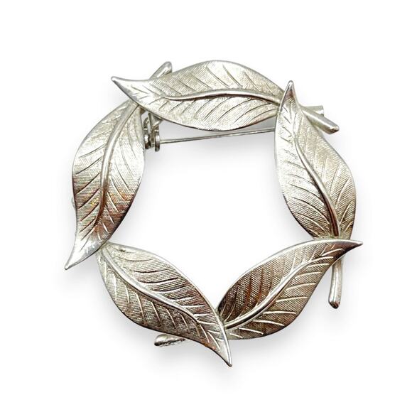 Vintage Silver tone Leaf Wreath Brooch - Picture 1 of 3